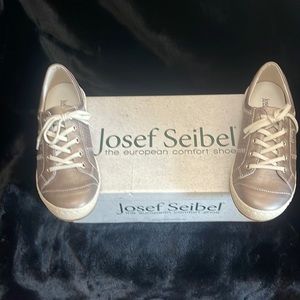Josef Seibel Ladies Caspian Sneakers. Platinum Metallic. New in Box. Size 6.5